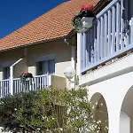 Les Vagues Logis Hotel