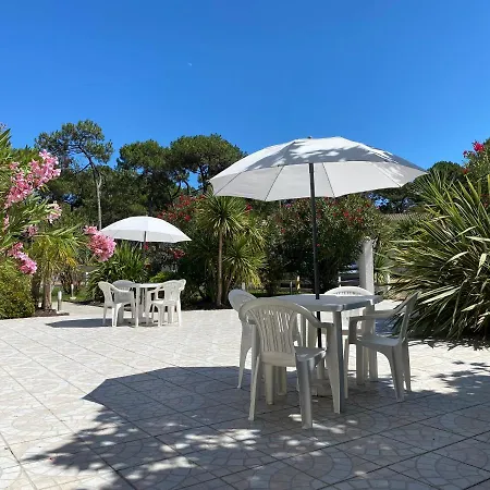 Les Vagues Restaurant Hotel