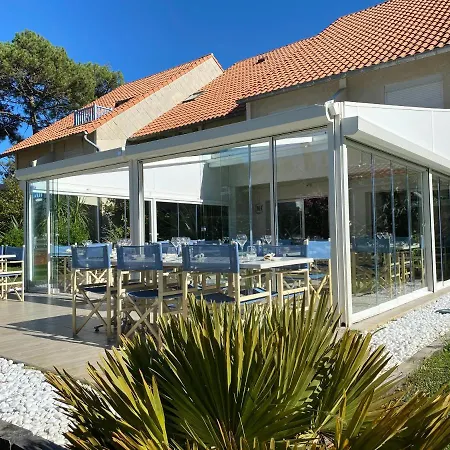 Les Vagues Restaurant Hotel 3*