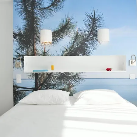 Les Vagues Restaurant Hotell 3*
