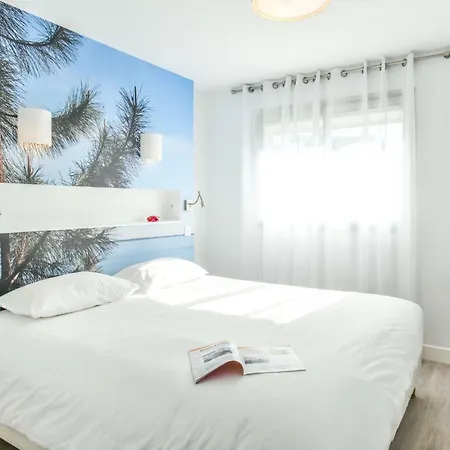 Les Vagues Restaurant Hotell 3*
