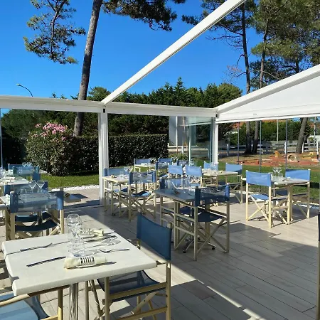 Les Vagues Restaurant Hotel 3*