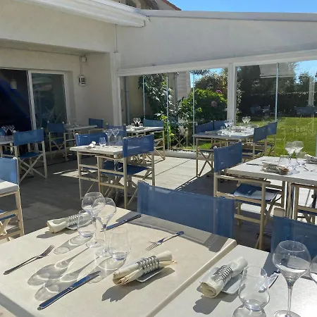 Les Vagues Restaurant Hotel