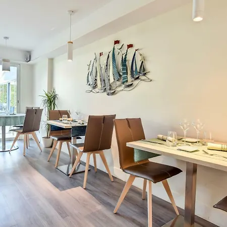 Les Vagues Restaurant Hotel