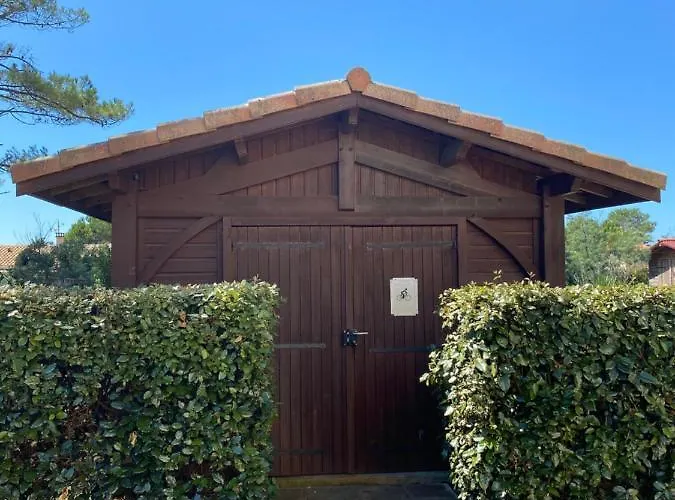 Les Vagues Restaurant Hotel 3*