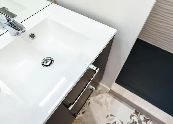 Les Vagues Restaurant Hotel 3*