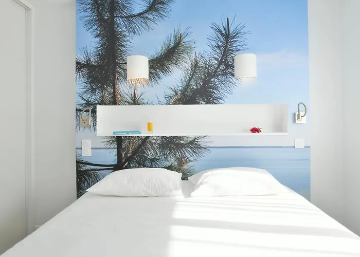 Les Vagues Restaurant Hotel 3*