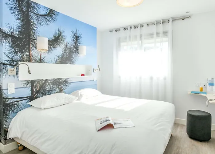 Les Vagues Restaurant Hotel 3*