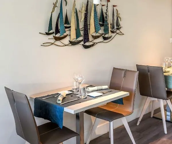 Les Vagues Restaurant فندق بيسكاروس-بلاج