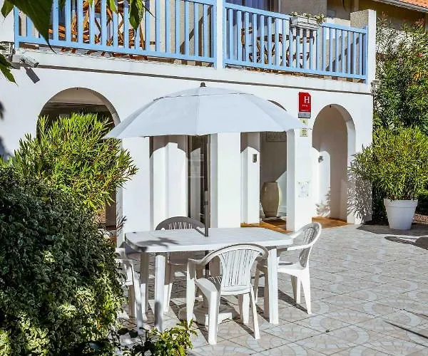 Les Vagues Restaurant بيسكاروس-بلاج