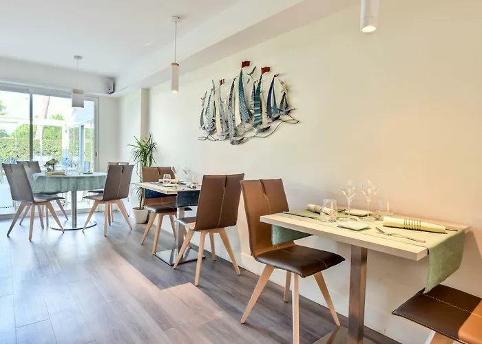 Les Vagues Restaurant فندق